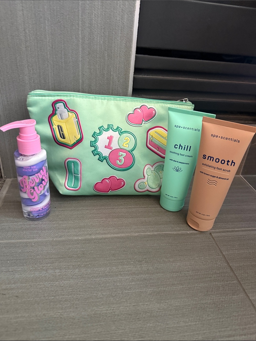 Bundle clinique Mint Green Pouch with Foot spa and face